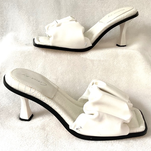 White Circus Sam Edelman Cushioned Comfy Stretchy Slip On Sandal Size 9 - Picture 2 of 16